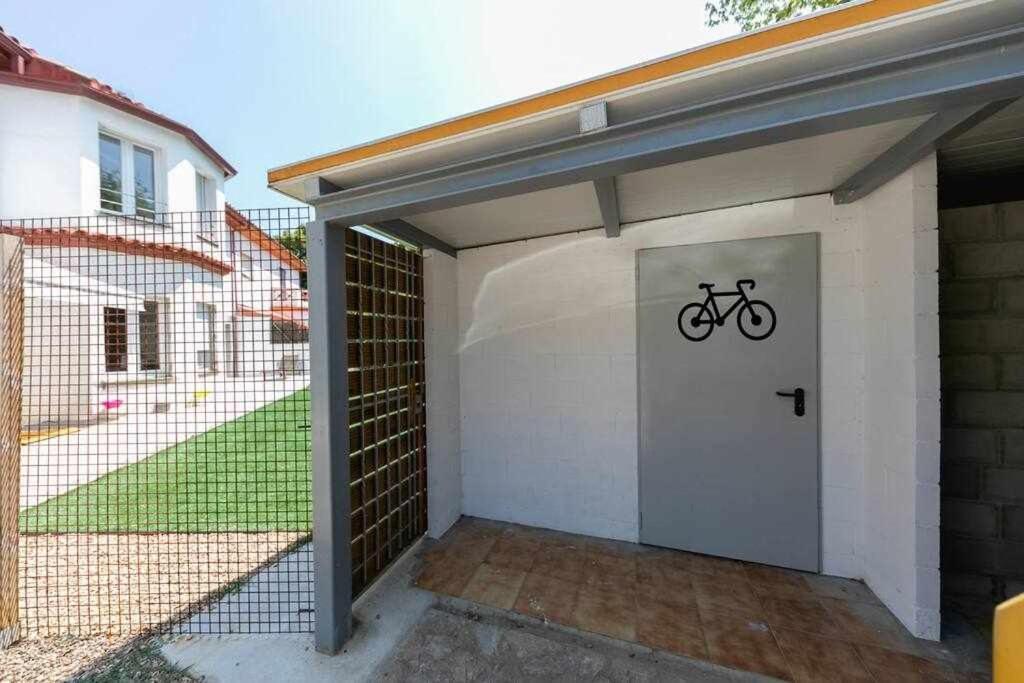 Newly Renovated Room W Pool Y Bikeparking Girona Bagian luar foto